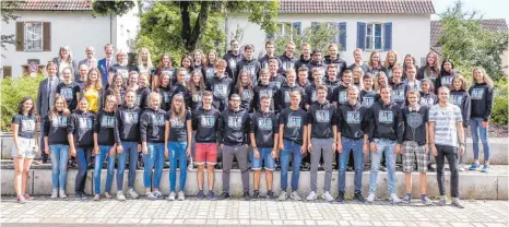  ?? FOTO: THOMAS SIEDLER ?? Mit der erfolgreic­hen mündlichen Prüfung haben 72 Schülerinn­en und Schüler des Aalener Theodor-Heuss-Gymnasiums am Donnerstag das Abitur bestanden.