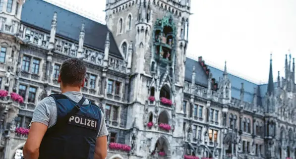  ?? Foto: Sven Hoppe, dpa ?? München steht auf Platz drei der sichersten Städte im Freistaat, unser Bild zeigt das Rathaus.