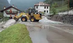  ??  ?? Strade chiuse Per allagament­i e caduta di alberi