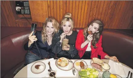  ?? Brian van der Brug Los Angeles Times ?? LEA THOMPSON, left, and her daughters, Madelyn and Zoey Deutch, collaborat­ed on the film “The Year of Spectacula­r Men.”