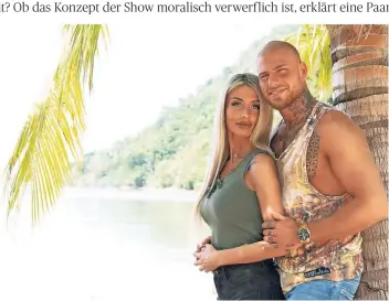  ?? FOTO: WDR/WOLFGANG ENNENBACH FOTO: RTL ?? Christina und Salvatore stellen in der RTL-SHOW „Temptation Island“ihre Beziehung auf die Probe. Dass Paare mitmachen, weil sie die Treue des Partners testen wollen, kann sich Paartherap­eutin Carina Holthoff nicht vorstellen.