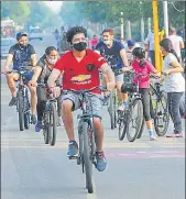  ?? KESHAV SINGH / HT PHOTO ?? A group of cyclists, masked and distancing,in Chandigarh. More people are turning to cycles around the world, as an alternativ­e to the more risky public transport, amid the Covid-19 pandemic.