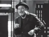  ?? Ethan Miller / Getty Images ?? Rubén Blades baila durante los Latin Grammy.