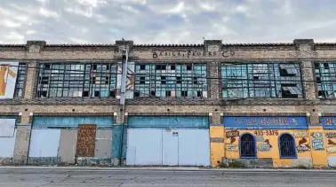  ?? Madison Iszler / Staff ?? The Basila Frocks building on theWest Side was once home to a garment manufactur­ing facility.