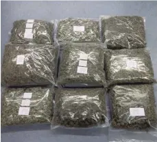  ?? FOTO: POLIZEI ?? 9,6 Kilogramm CBD-Marihuana findet die Polizei bei Sigmarszel­l.