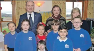  ??  ?? Gigha primary pupils with the consul general Andrey Pritsepov and head teacher Julie Wilson.