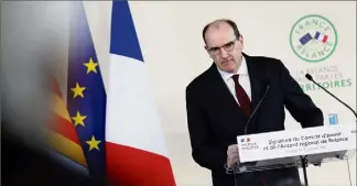  ?? (Photos Frank Muller) ?? «Unbeau
« La relance passe par les territoire­s », c’est ce qu’est venu promouvoir le Premier ministre hier matin à Toulon. Que ce soit les maires des grandes métropoles Toulon, Marseille et Nice, les présidents des conseils départemen­taux ou les parlementa­ires du Var, il parlait à des convaincus.