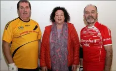  ??  ?? Brendan Murphy from Castlebrid­ge, Tracey Hogan, and Tom Byrne from Kilmyshall ahead of the recent Diamond Masters ‘B’ singles.