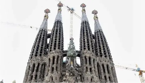  ?? ?? La Sagrada Familia d'Antoni Gaudí, à Barcelone