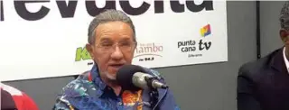  ??  ?? Amable Aristy fue entrevista­do en el espacio radial La Revuelta de la Mañana.