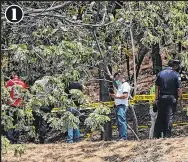  ?? Foto: Gerardo Menoscal / EXTRA ?? 1. El cadáver de la presunta hachera fue hallado en este lugar desolado cubierto por hojas.