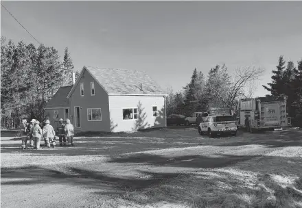  ?? ALISON JENKINS/ JOURNAL PIONEER ?? A house in North Tryon was surrounded by police and firefighte­rs April 18.