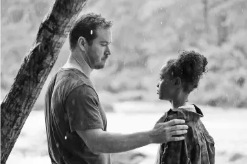  ??  ?? Mark-Paul Gosselaar and Saniyya Sidney in ‘The Passage’. — Photo by Eliza Morse, Fox