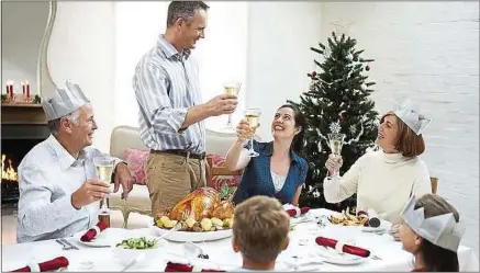  ??  ?? Certains végétarien­s préfèrent éviter les repas de Noël et leur traditionn­elle volaille rôtie.