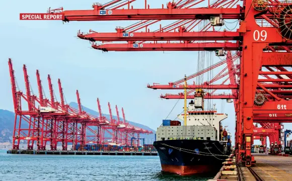  ??  ?? A shipment of imported goods arrives at Lianyungan­g, a port city in northeaste­rn Jiangsu Province.