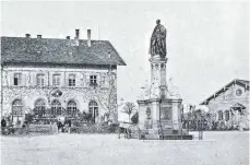  ?? FOTOS: MICHAEL SCHEYER/OH ?? Links die Überreste des Denkmals, rechts das Maximilian­sdenkmal früher.