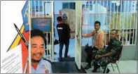  ??  ?? ARIEF BUDI KUSUMA/RIAU POS/JPG DIJAGA: Suasana Rutan Kelas II-B Sialang Bungkuk setelah kaburnya napi.