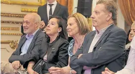  ?? ?? En el Salón Dorado. Roberto Varela, Agregado Cultural de la Embajada de España, Magdalena Faillace y la jueza Inés Weinberg de Roca.