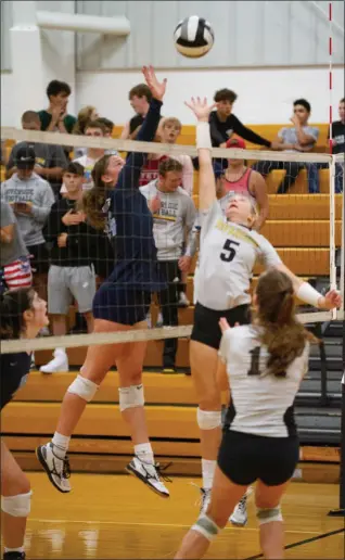  ?? BARRY BOOHER — FOR THE NEWS-HERALD ?? Riverside’s Maddie Herman vies for the ball with a Kenston player during the Beavers’ victory Sept. 12 at Riverside.