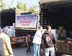  ??  ?? BEIRUT: KRCS teams distribute relief aid to Syrian refugees in Lebanon. — KUNA