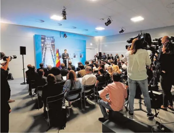  ?? AFP ?? Pedro Sánchez comparece ayer en Bruselas tras la segunda jornada de la cumbre de la OTAN