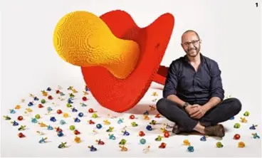  ??  ?? 1| Mostra Potere ai piccoli:Riccardo Zangelmi eun ciuccio realizzato con mattoncini Lego. 2| Uno scorciodi Paper Moon Giardino.