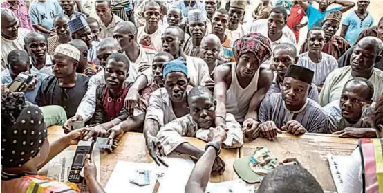  ??  ?? Some voters getting accredited to cast their votes