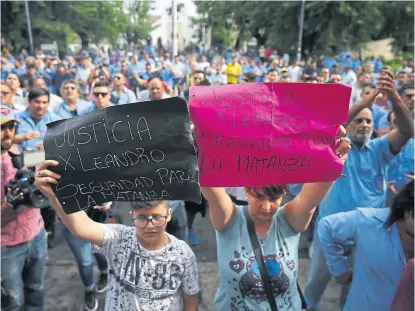  ?? Fotos de emiliano lasalvia ?? A la tarde, concentrac­ión de choferes en reclamo de Justicia, en La Matanza