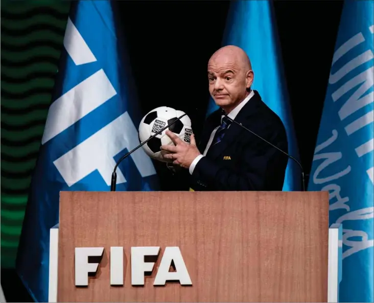  ?? ?? FIFAs præsident, Gianni Infantino, spiller ikke bolden videre til DBU. Tværtimod håner han det danske forbund.