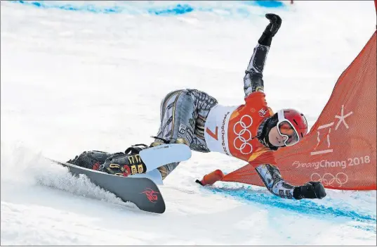  ?? [GREGORY BULL/THE ASSOCIATED PRESS] ?? Ester Ledecka runs the course on her way to the gold medal in the women’s parallel giant slalom final. Her victory came a week after she won gold in the Alpine skiing super-G.