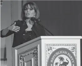  ?? PHOTOS BY JIM RASSOL/STAFF PHOTOGRAPH­ER ?? Sarah Palin delivered a 31-minute dinner speech that offered themes similar to what she used to talk about during her time in the spotlight, with some updates for the Trump era.