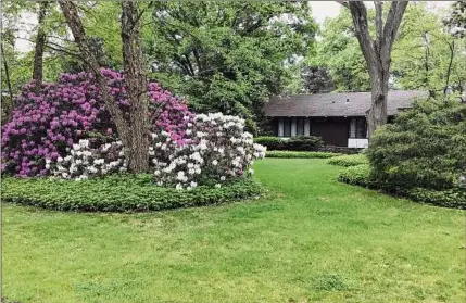  ?? Photos by Abby Hacker ?? The home at 30 Pine Tree Lane, Albany, was built in 1956. At left is the living space.