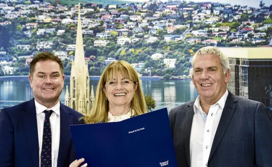  ?? PHOTO: PETER MCINTOSH ?? A meeting of minds . . . Living Corporatio­n founders Judd de la Roche (left) and Carol Williamson and Property Brokers OtagoSouth­land regional manager John Faulks at the Mosgiel office yesterday.