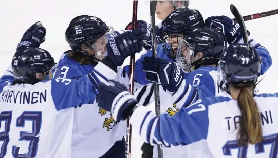  ?? FOTO: LEHTIKUVA / VESA MOILANEN ?? Det finländska laget som vann brons i OS i Pyeongchan­g i februari förbereder sig för VM på hemmaplan.