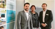  ?? Foto: Maria Panzer ?? Die Landtagsab­geordnete Kathrin Sonnenholz­ner mit den Geschäftsf­ührern Jörg Brambring (links) und Christoph Jaschke (rechts).
