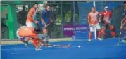  ?? HOCKEY INDIA ?? CISF and Hockey Madhya Pradesh men in action during their quarterfin­al match in Lucknow on Wednesday.