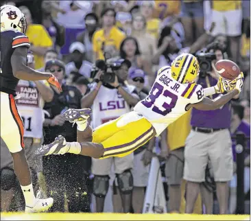  ?? WESLEY HITT / GETTY IMAGES ?? Russell Gage dives to make a catch in the end zone for a touchdown Saturday as Louisiana State battled back from a 20-point deficit to stun No. 10 Auburn 27-23 in Baton Rouge.