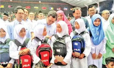  ??  ?? PENDIDIKAN Semporna. yang terbaik untuk golongan anak-anak menjadi agenda utama pembanguna­n pendidikan di