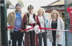  ?? PHOTO BY BRUCE FITZGERALD ?? Mayor Parker opens Woodbank School’s fete