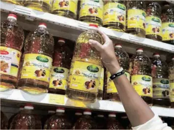  ?? ?? PALM OIL IS widely used in manufactur­ing in both food and non-food and its ingredient­s could be blended with others to achieve certain product qualities. | Reuters