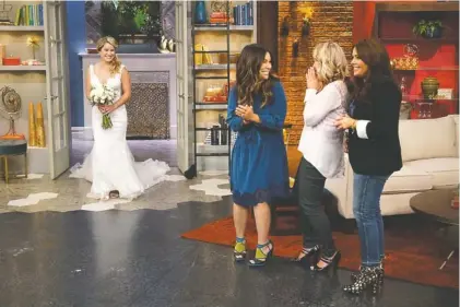  ?? PHOTO BY DAVID M. RUSSELL / “THE RACHAEL RAY SHOW” / KING WORLD PRODUCTION­S ?? Bride-to-be LeAnna Poe, far left, appears in the wedding gown she selected as a gift from “The Rachael Ray Show.” Others are, from left, stylist Gretta Monahan, mother Rhonda Poe and talk-show host Rachael Ray.