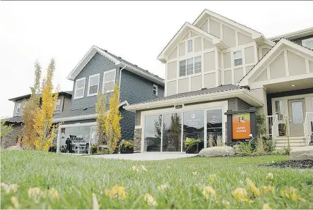  ?? PHOTOS: QUALICO ?? Attractive prices and spacious lots in Ravenswood are a draw for house hunters.