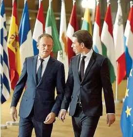  ??  ?? Kurz mit EU- Ratspräsid­ent Tusk ein Herz und eine Seele