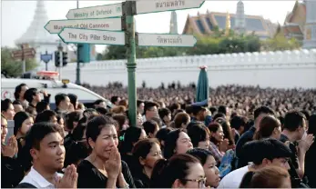  ?? PICTURE: REUTERS ?? Mourners react as a motorcade carrying the body of Thailand’s King Bhumibol Adulyadej arrives at the Grand Palace in Bangkok, Thailand yesterday.