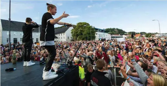  ?? ARKIVFOTO: SONDRE STEEN HOLVIK ?? I 2016 spilte Marcus & Martinus både på Pink Party på Sørlandsse­nteret og her på Skalldyrfe­stivalen i Mandal. I år kommer de tilbake til Kristiansa­nd for å spille på Odderøya.