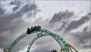  ?? JEFF GRITCHEN STAFF PHOTOGRAPH­ER ?? Visitors at Knott’s Berry Farm ride HangTime under cloudy skies in Buena Park in 2022. It’s possible the Buena Park site could become a sister park with Valencia’s Six Flags Magic Mountain if a merger agreement is reached.