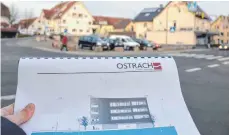  ?? FOTO: JULIA FREYDA ?? Wohnraum statt Parkplatz: Auf dem Gelände an der Ecke Hauptstraß­e und Albert-Reis-Straße plant ein Investor 14 Wohnungen.