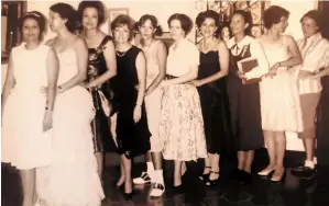  ??  ?? Fiesta de época, circa 1976, Palmira Tegucigalp­a: Cristina Lardizábal, Ana Lourdes Zúñiga, Isabel Guevara, Martha Bonilla, Ana María Lopez, Sandra Pendrey, Locha Lobo, Nan López, Bonnie Castañeda, Leslie Jiménez