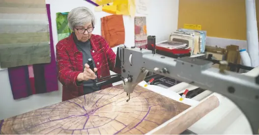  ?? PHOTOS: BRANDON HARDER ?? Fibre artist Martha Cole demonstrat­es how her stitching machine works, allowing her to “paint” with thread. Cole will receive the Lifetime Achievemen­t Award at the Saskatchew­an Arts Awards on Nov. 4 in Saskatoon.