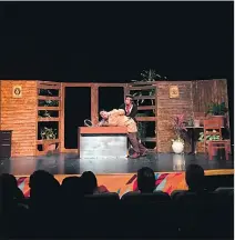  ?? EXPRESO ?? Teatro. La Politécnic­a Salesiana presentó la obra ‘75 Puñaladas’.